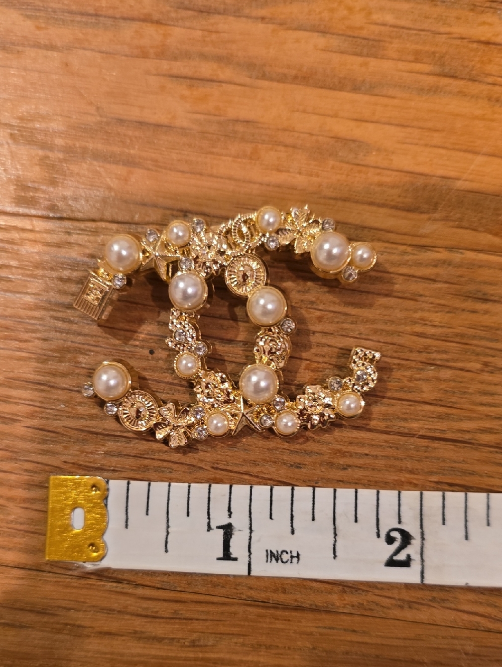 Pearl & Crystal Intertwined CC Logo Brooch - Gold Tone & Faux Pearl (Stamped) - Picture 5 of 5